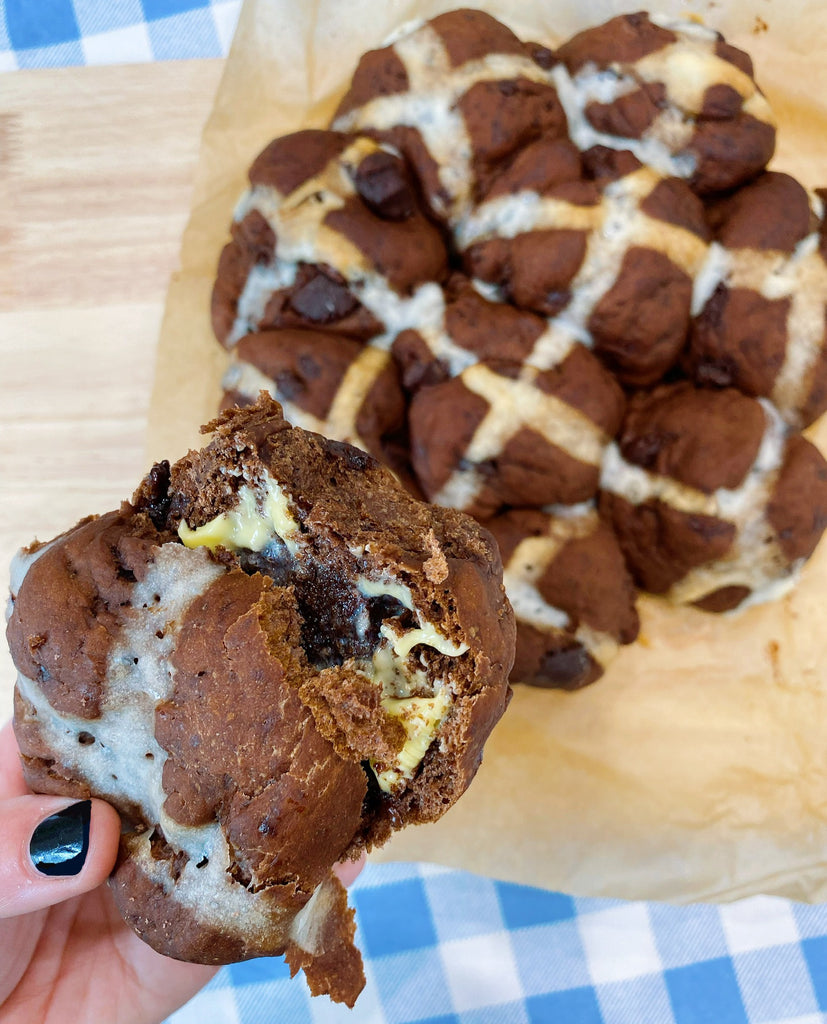 Recipe :: Dark Chocolate Chunk Hot Cross Buns