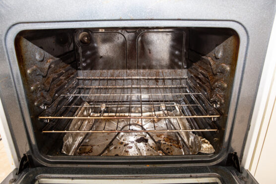 How to Clean Oven Racks