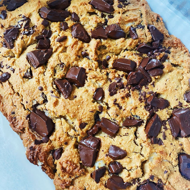 GLUTEN FREE & VEGAN FRIENDLY FUDGY CHICKPEA BLONDIES